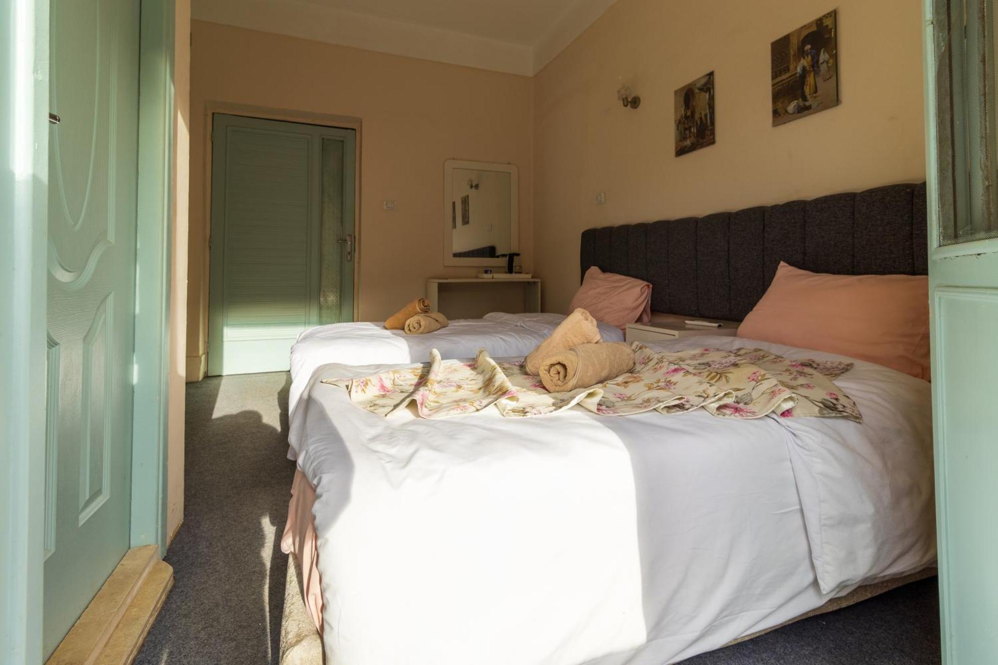 The Grand Pyramids View Hotel Kafret el-Gabal Kamer foto